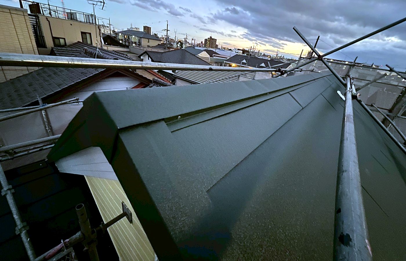施工後：ガルバリウム鋼板の屋根