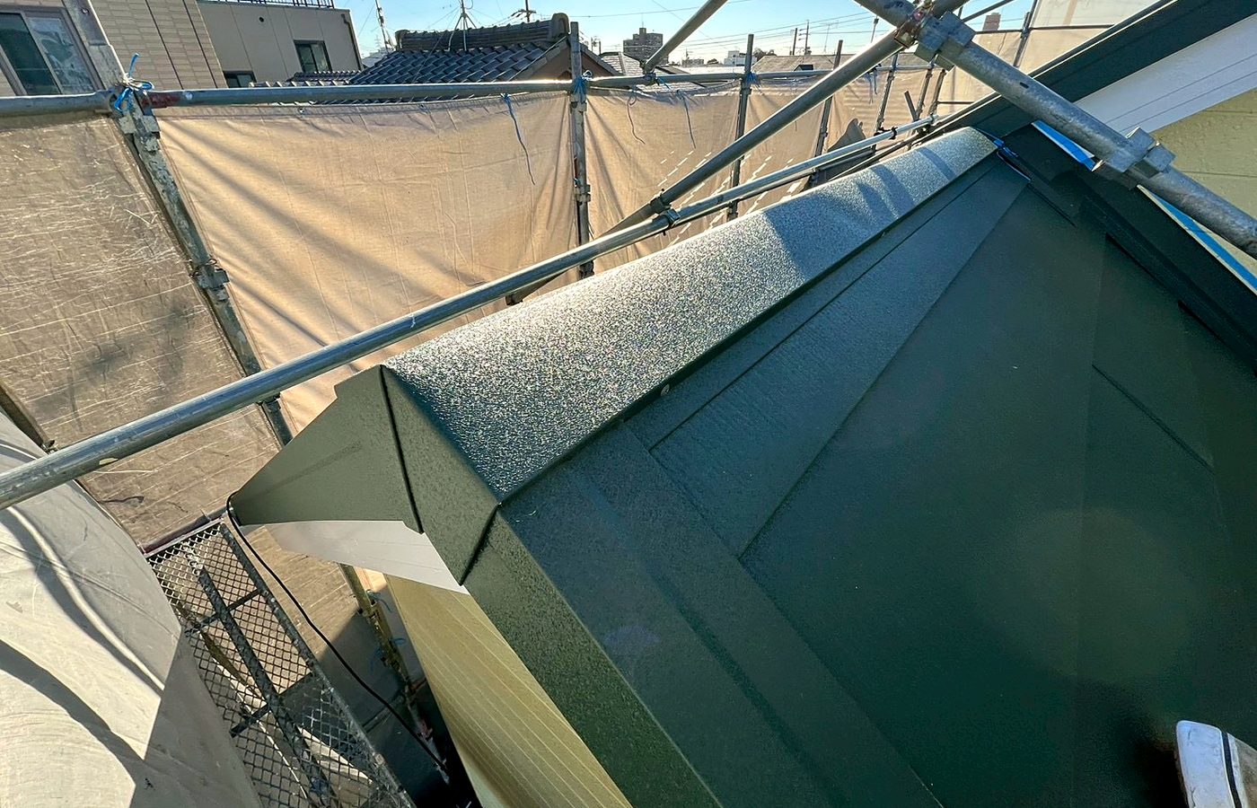施工後：新しい金属屋根